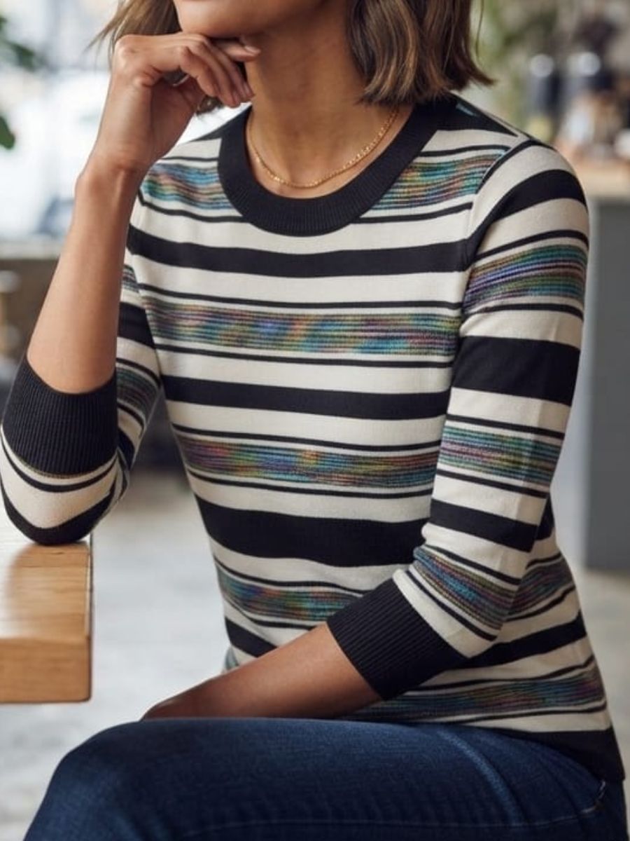 ModaFesta -Ribbed neckline cuffs and h Slim fit knit silhouetteem